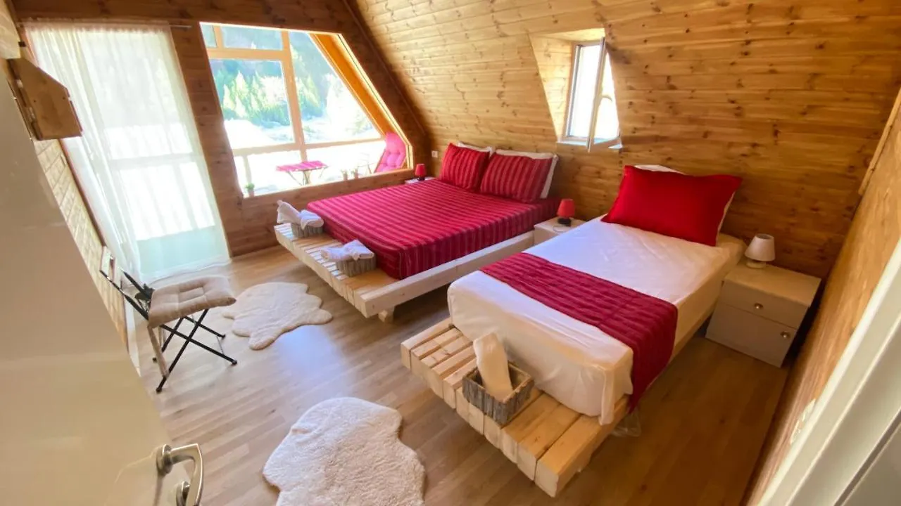 Bujtina Miqesia Bed & Breakfast Theth