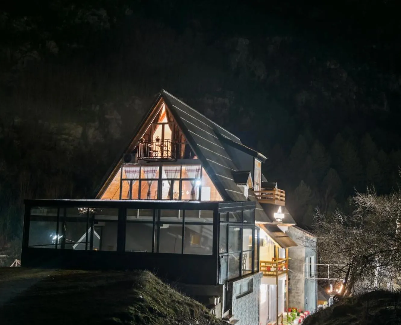 Bujtina Miqesia Bed & Breakfast Theth Albania