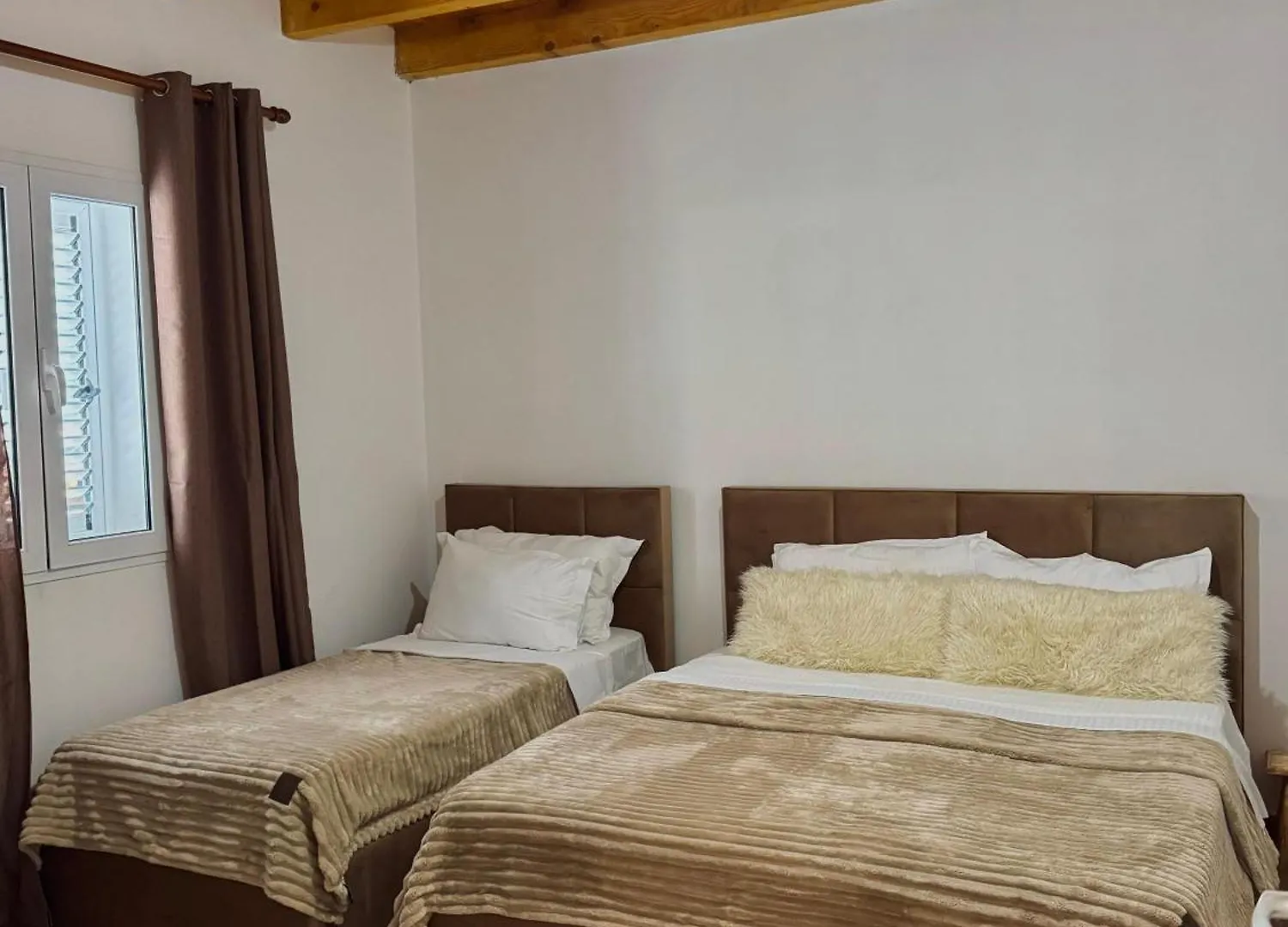 Bujtina Miqesia Bed & Breakfast Theth