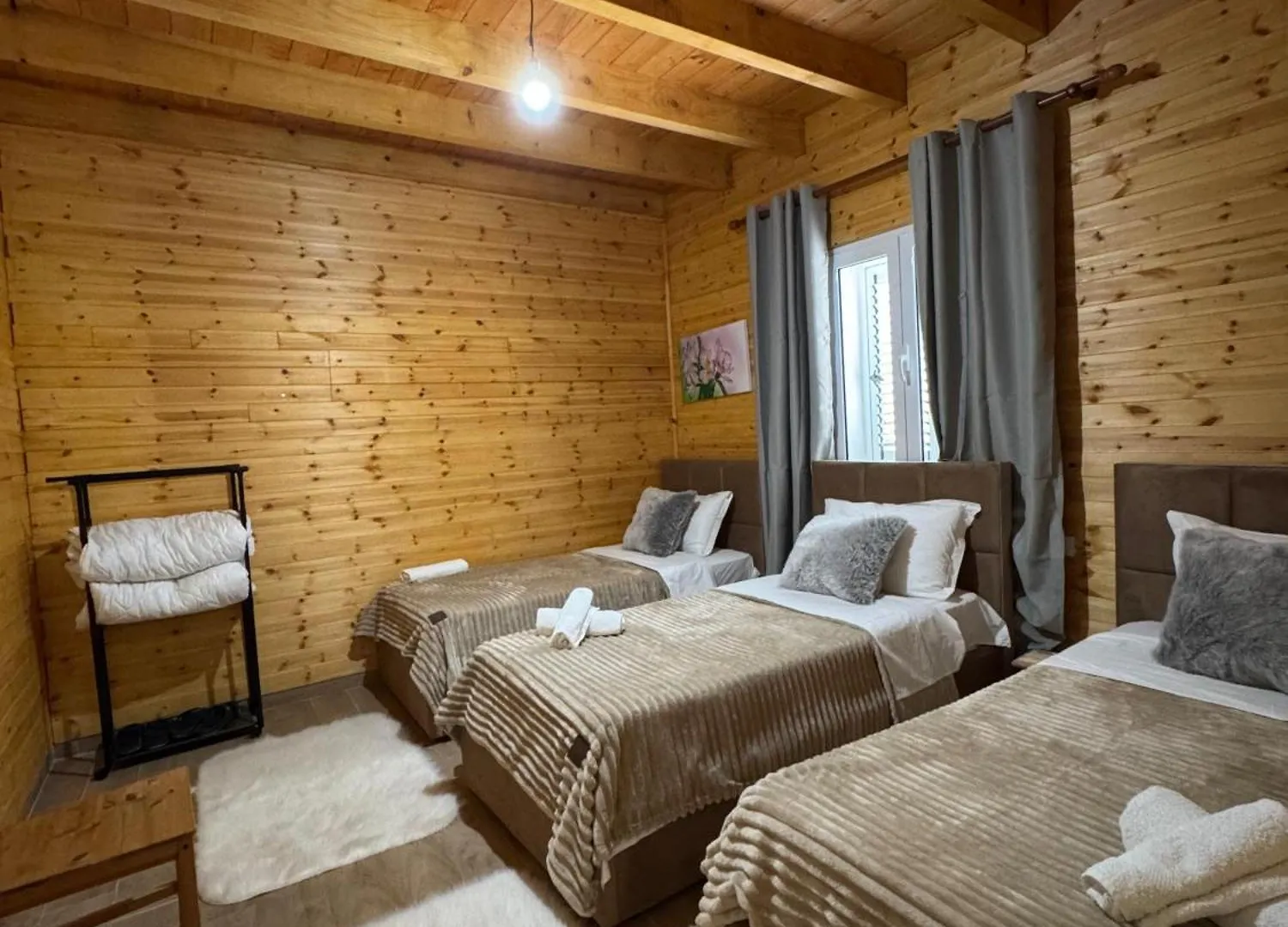 Bujtina Miqesia Bed & Breakfast Theth 0*,