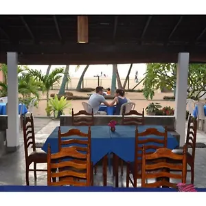 star-beach-hotel-negombo.kandyhotelsnow.com/