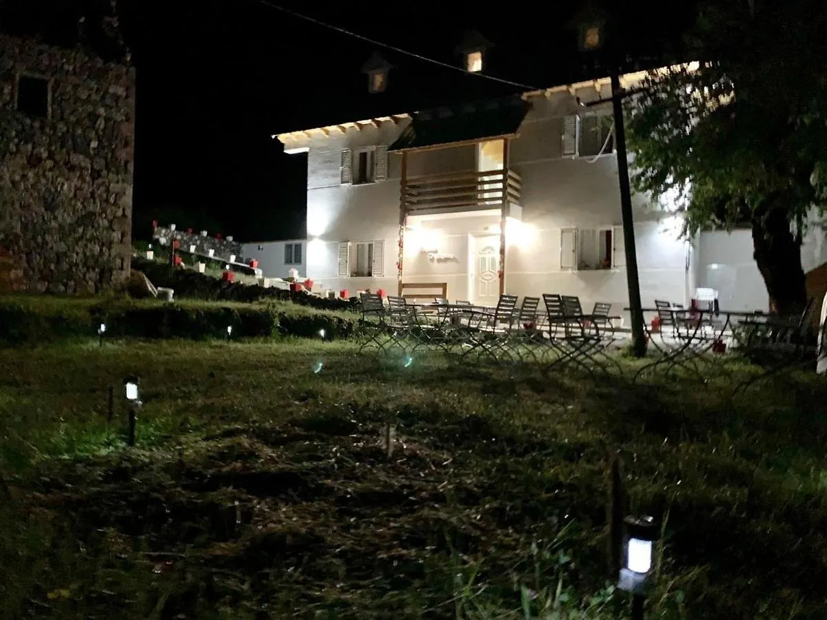 Bujtina Miqesia Bed & Breakfast Theth