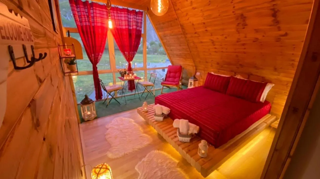 Bujtina Miqesia Bed & Breakfast Theth
