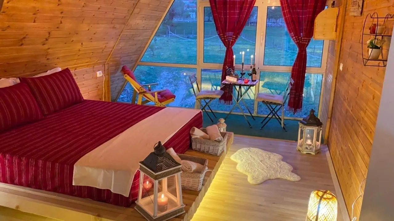 Bujtina Miqesia Bed & Breakfast Theth