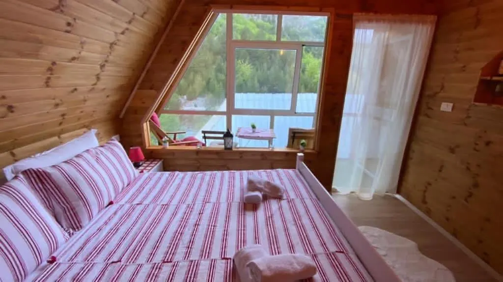 Bujtina Miqesia Bed & Breakfast Theth