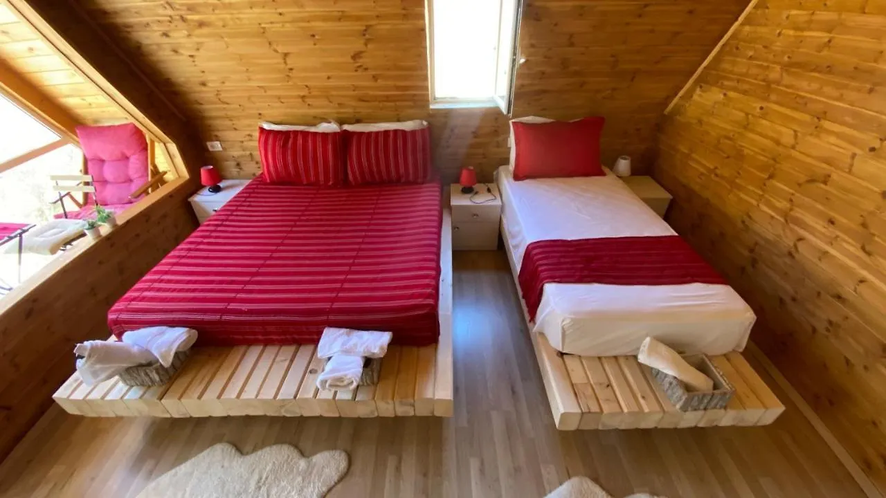Bujtina Miqesia Bed & Breakfast Theth