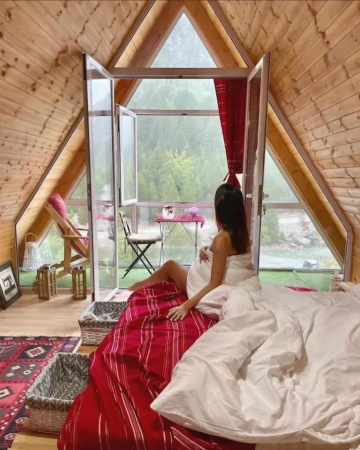 Bujtina Miqesia Bed & Breakfast Theth