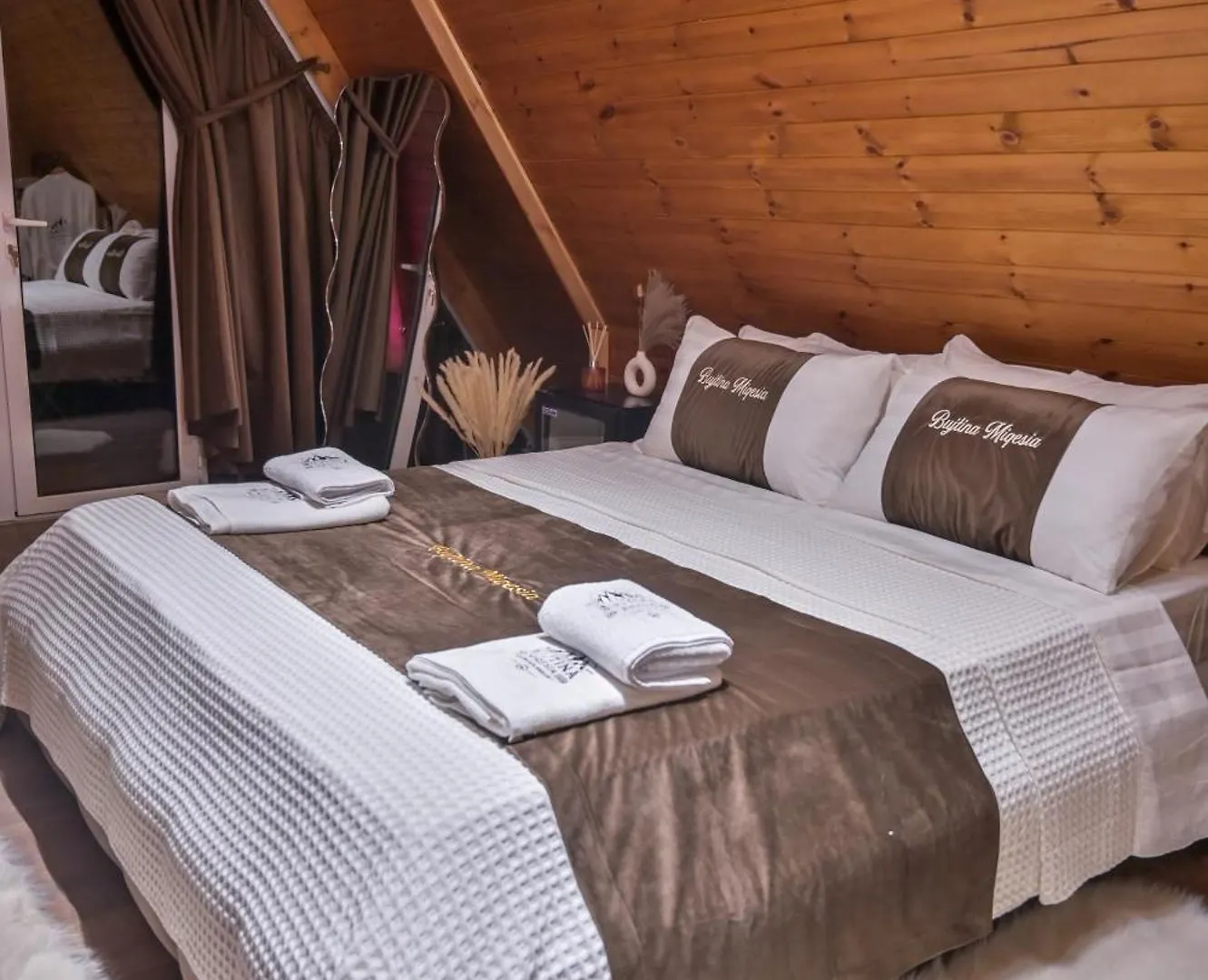 Bujtina Miqesia Bed & Breakfast Theth 0*,  Albania