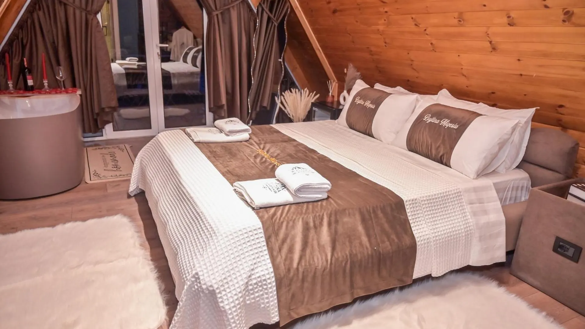 Bujtina Miqesia Bed & Breakfast Theth Albania
