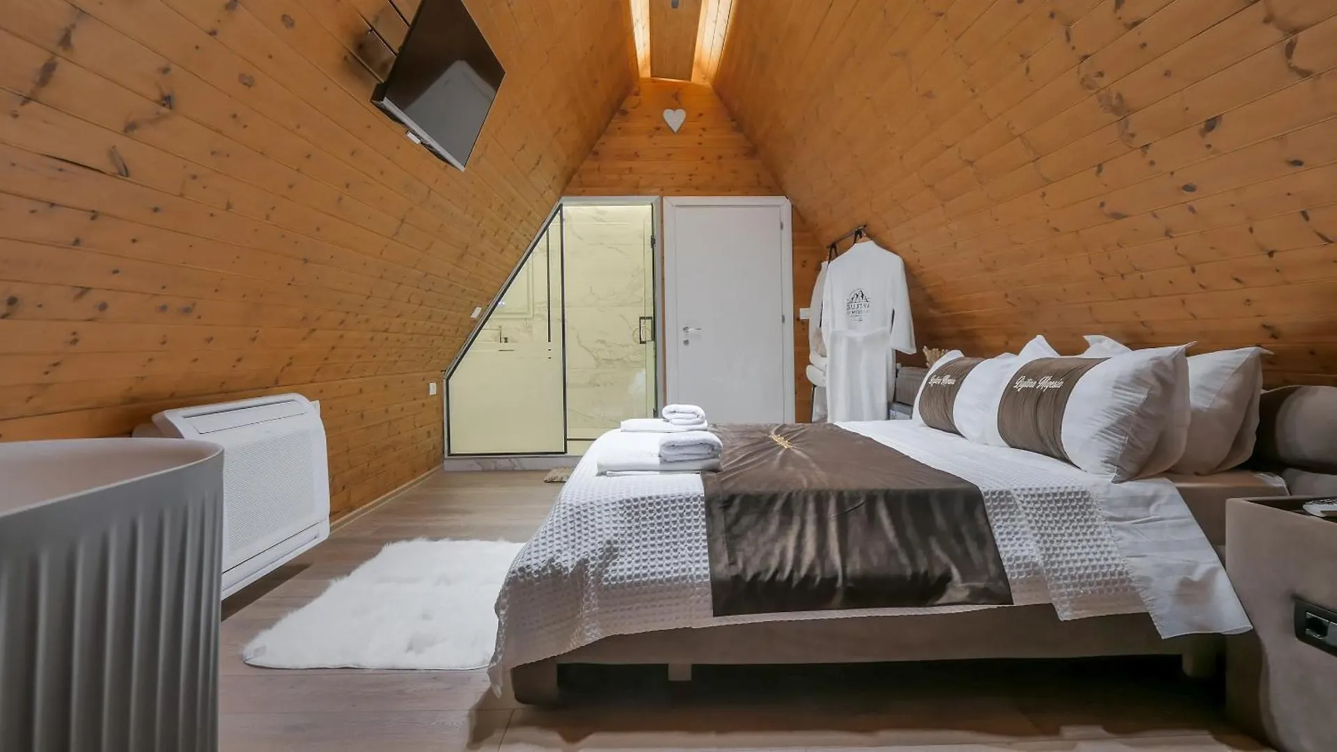 Bujtina Miqesia Bed & Breakfast Theth