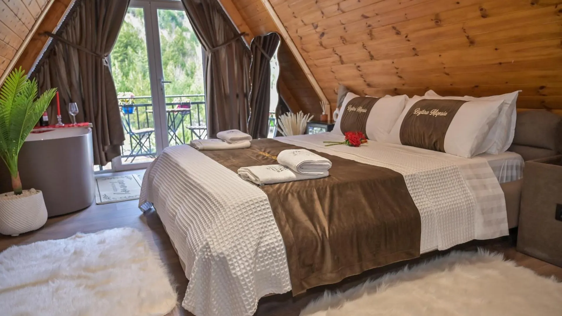 Bujtina Miqesia Bed & Breakfast Theth Albania