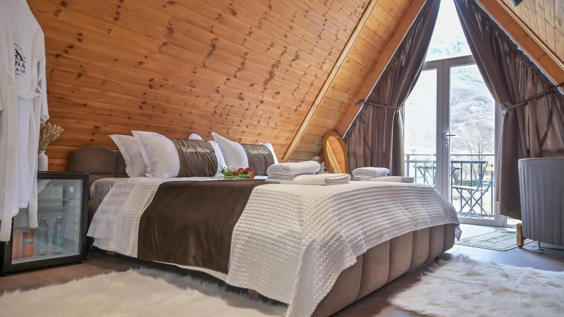 Bujtina Miqesia Bed & Breakfast Theth