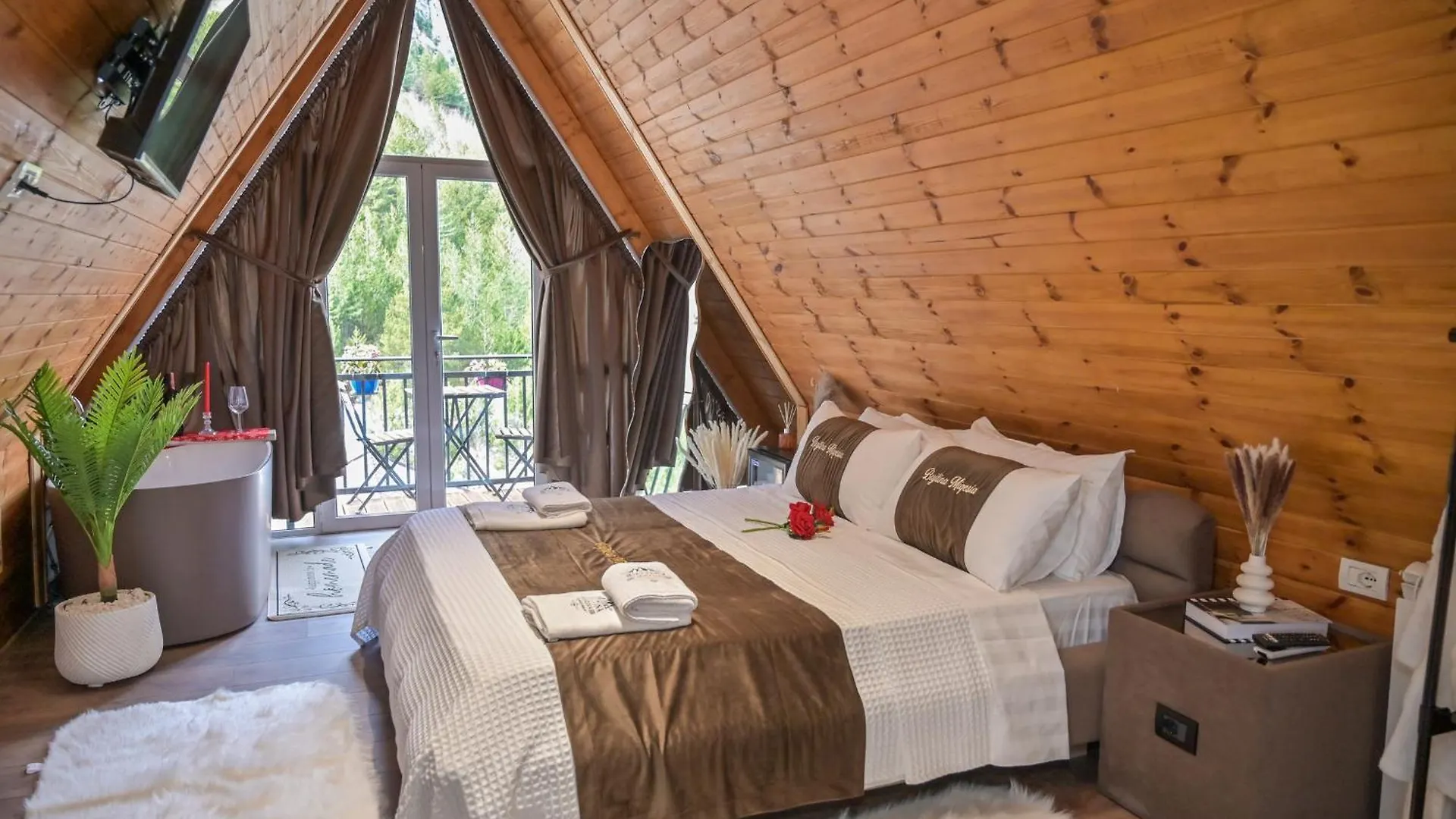 Bujtina Miqesia Bed & Breakfast Theth Albania