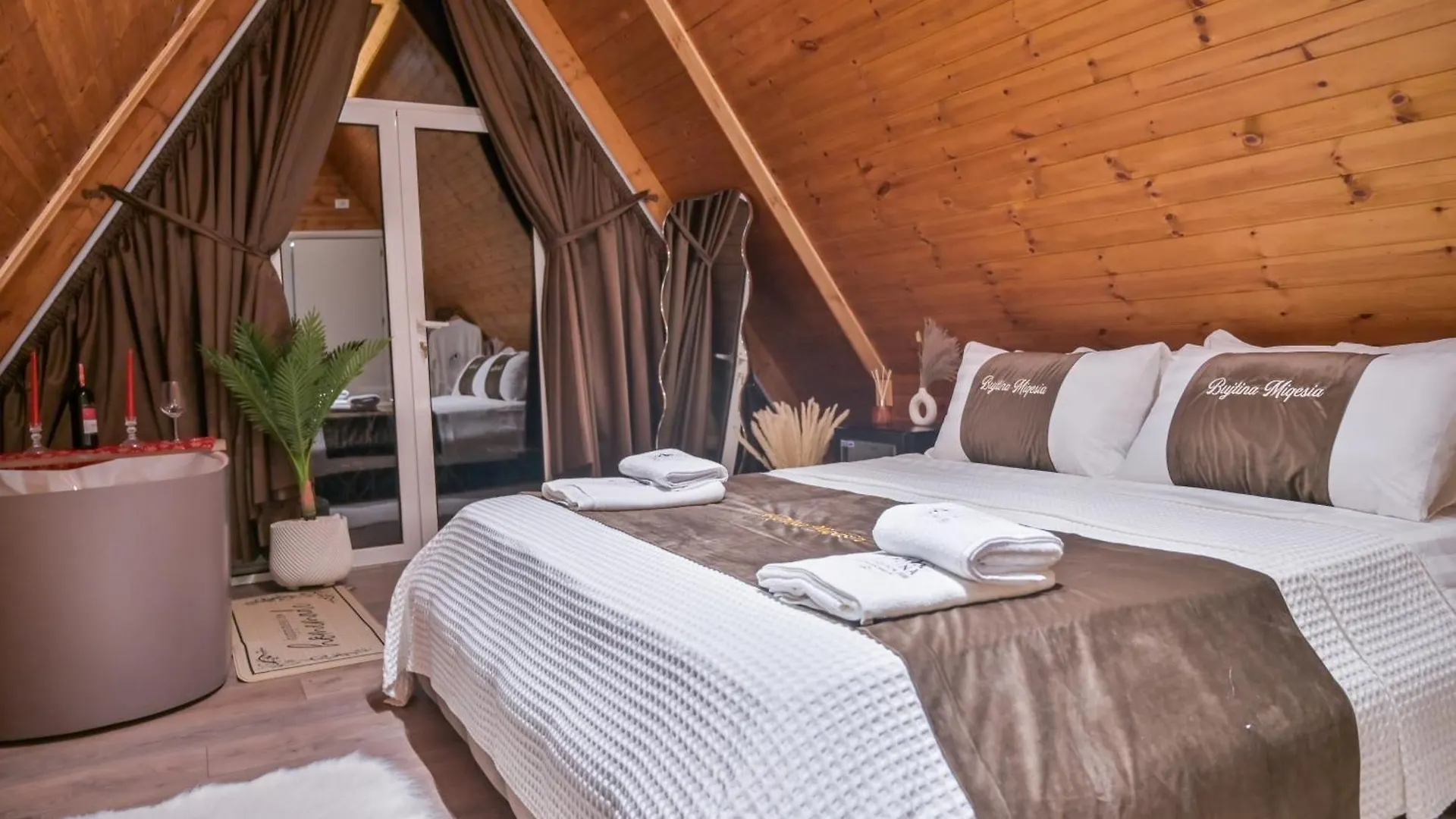 Bujtina Miqesia Bed & Breakfast Theth