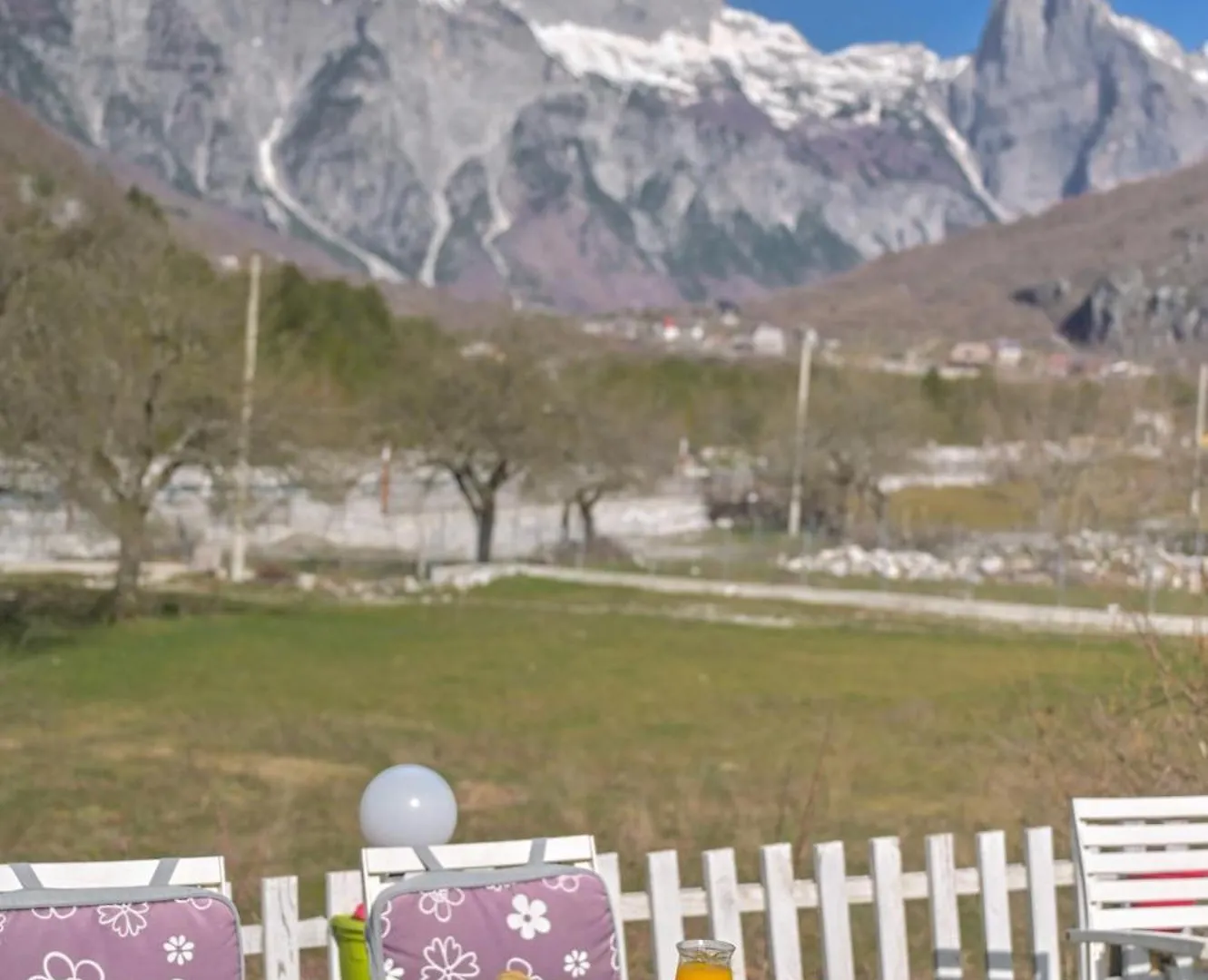 Bujtina Miqesia Bed & Breakfast Theth