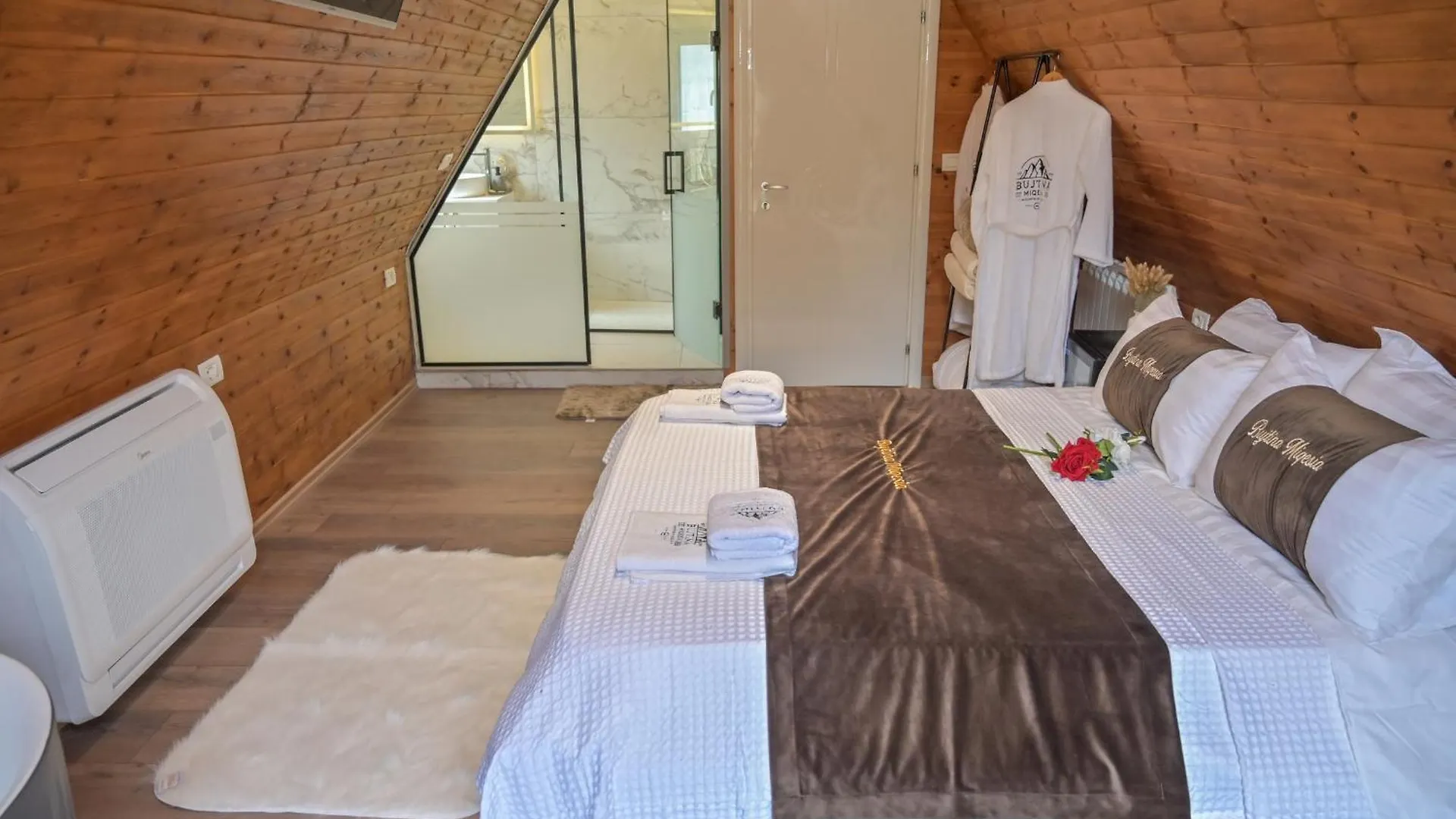 Bujtina Miqesia Bed & Breakfast Theth 0*,