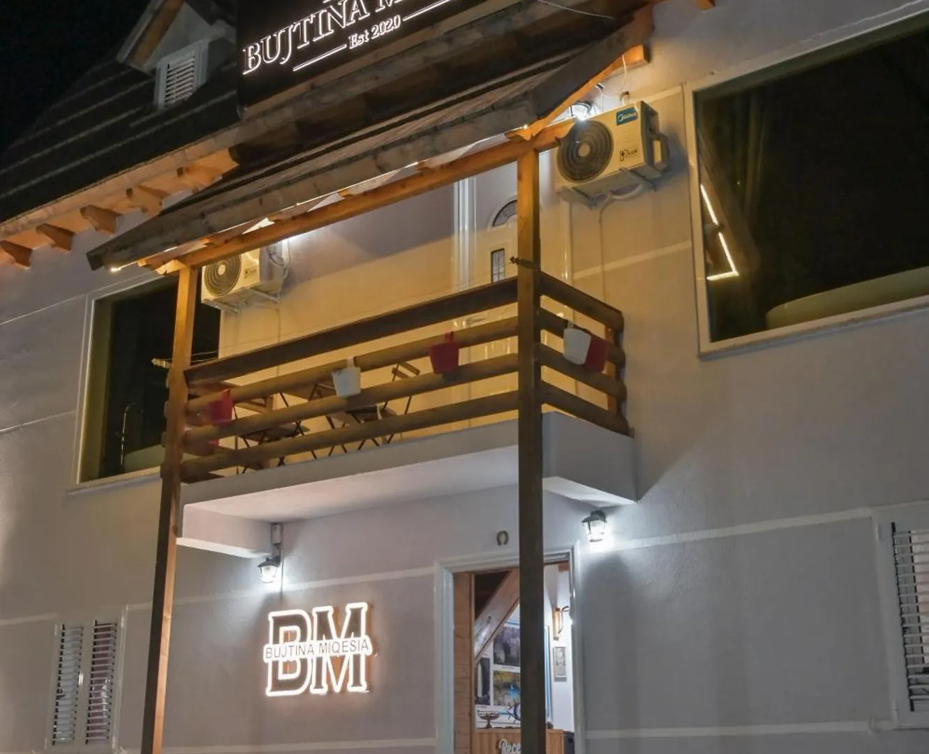 Bujtina Miqesia Bed & Breakfast Theth
