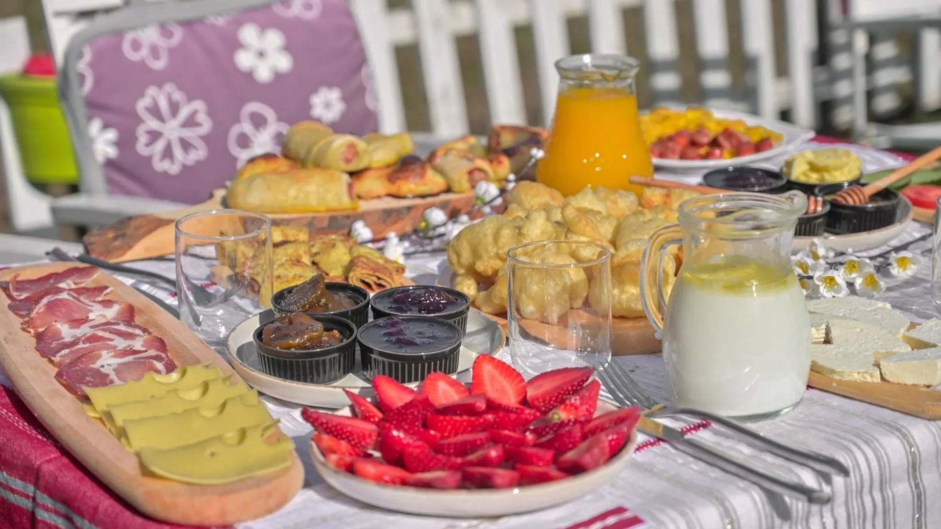 Bujtina Miqesia Bed & Breakfast Theth Albania