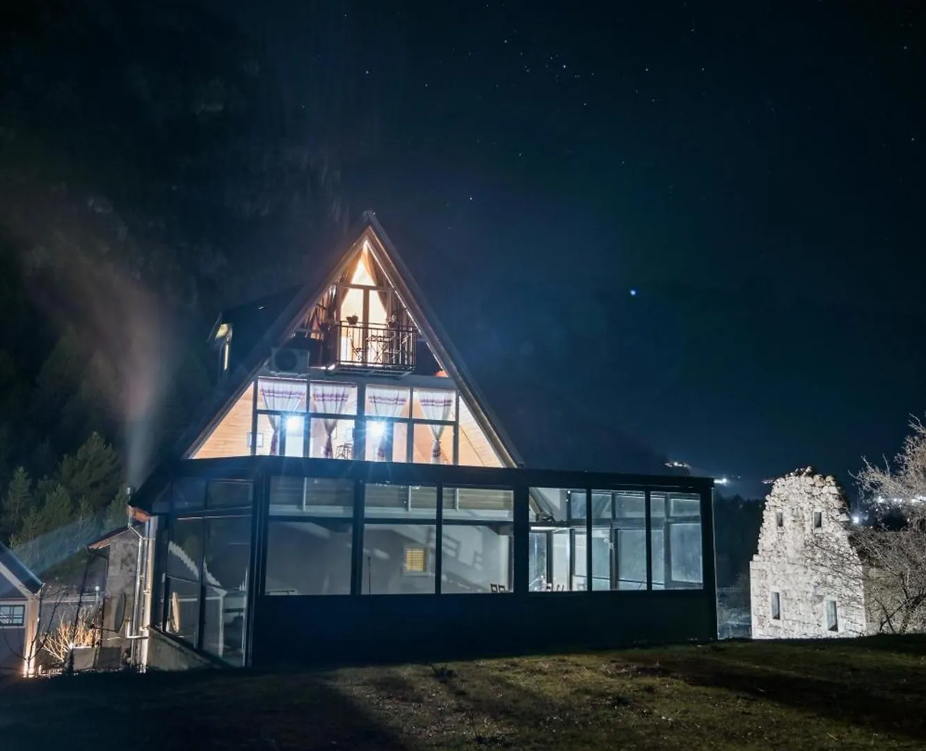 Bujtina Miqesia Bed & Breakfast Theth