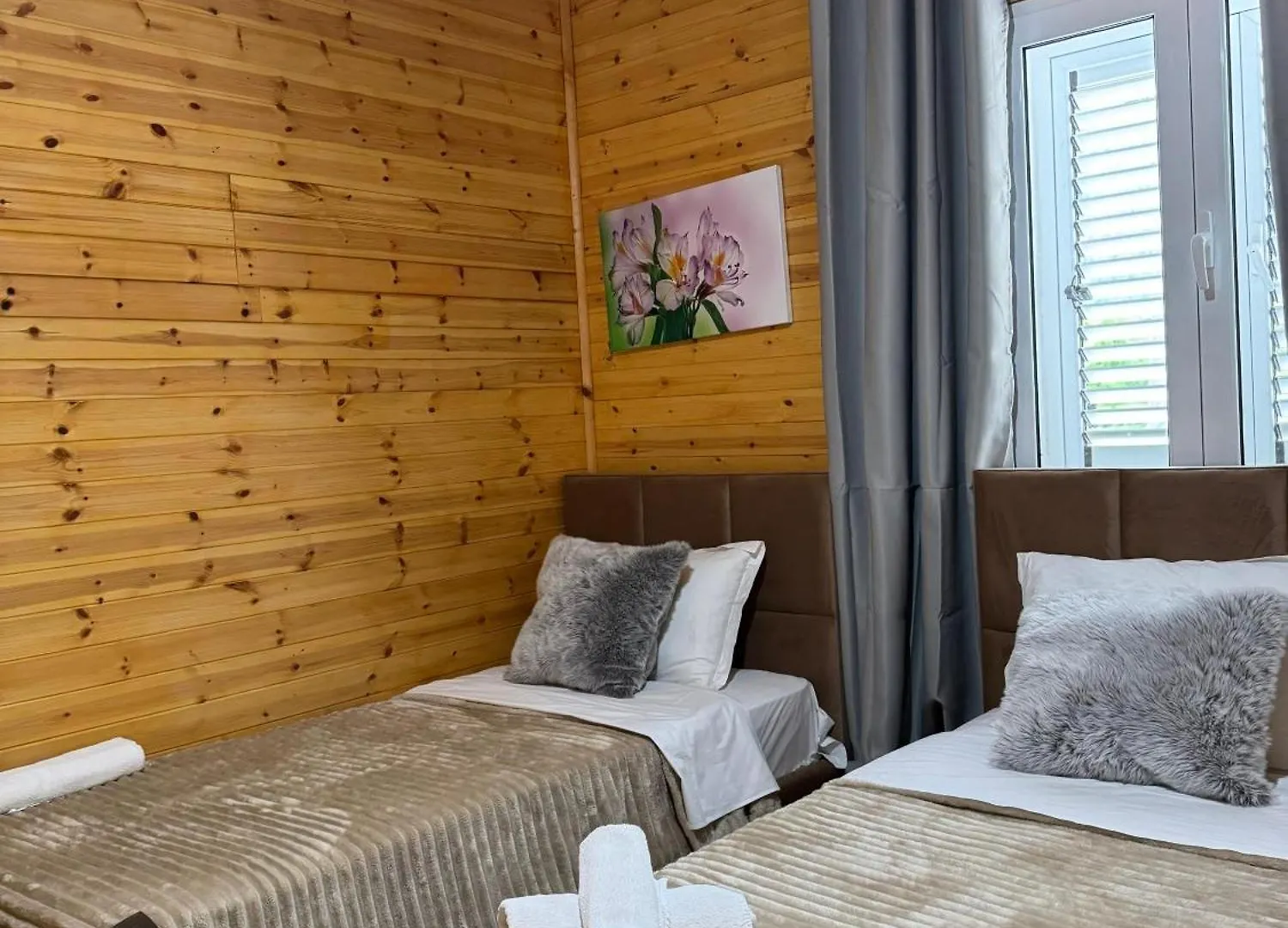 Bujtina Miqesia Bed & Breakfast Theth