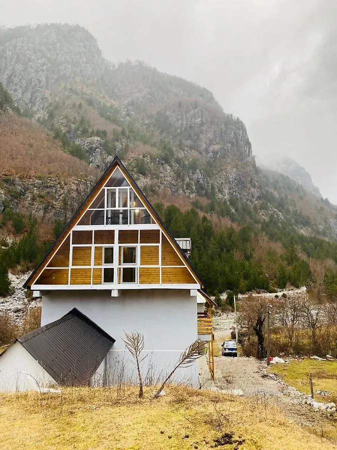 Bujtina Miqesia Bed & Breakfast Theth