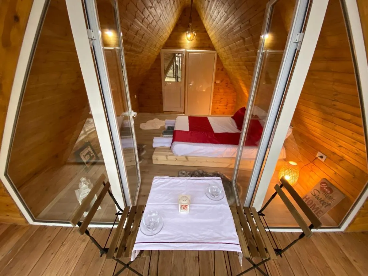 Bujtina Miqesia Bed & Breakfast Theth